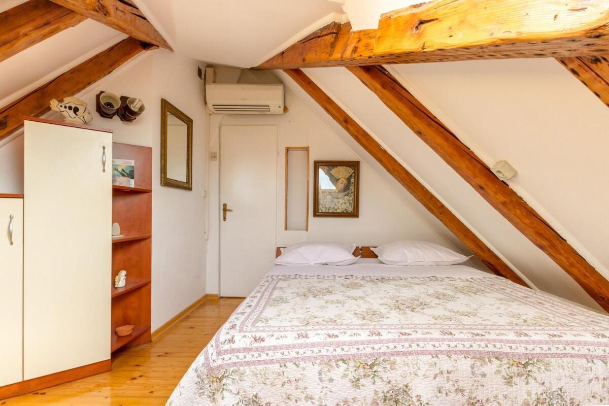 Dream Old&new Sunny Delight Apartment Split